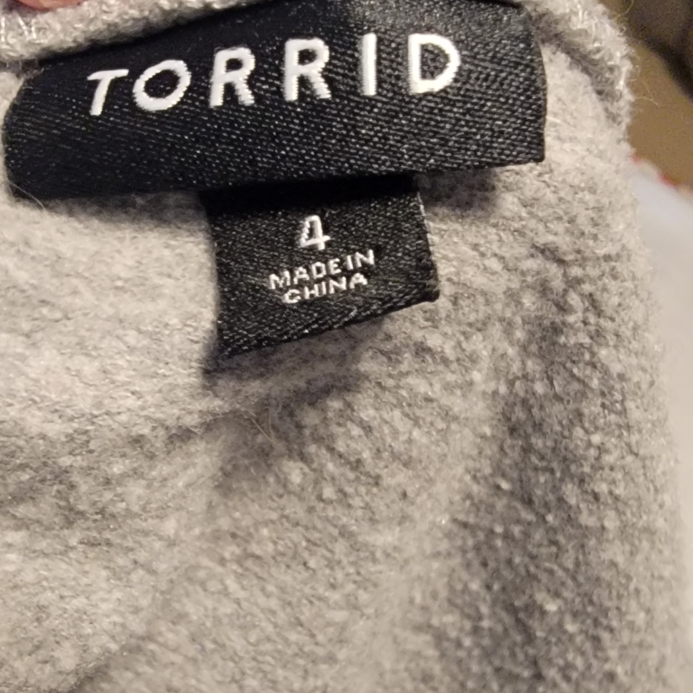 Torrid Gray Floral Skull Women's Sweater Sz 4 - Picture 2 of 2